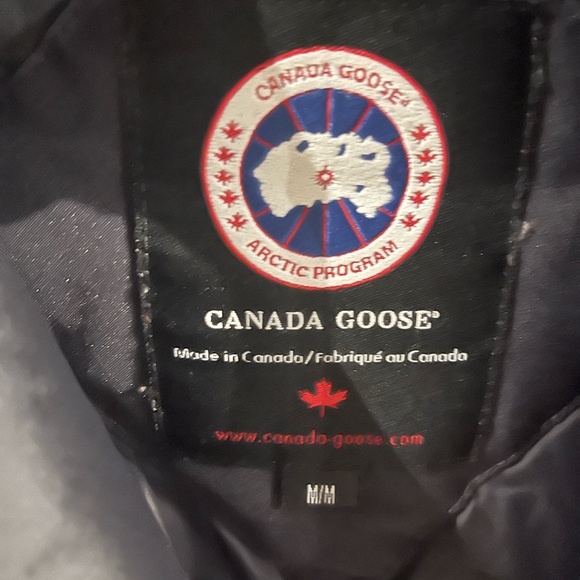 Authentic Canada goose size M - Picture 3 of 5